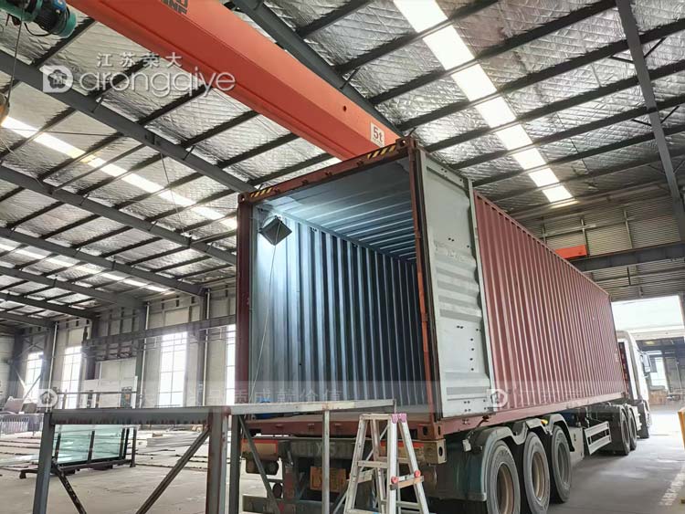 再啟航,第二批高品質(zhì)公交車站臺(tái)成功發(fā)往俄羅斯圖一